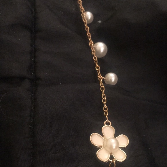 COPY - NWT necklace. Gold chain with pearls and white enamel - Picture 3 of 5